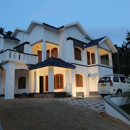 Dreamnest Residency Apartment Kalpetta Bagian luar foto